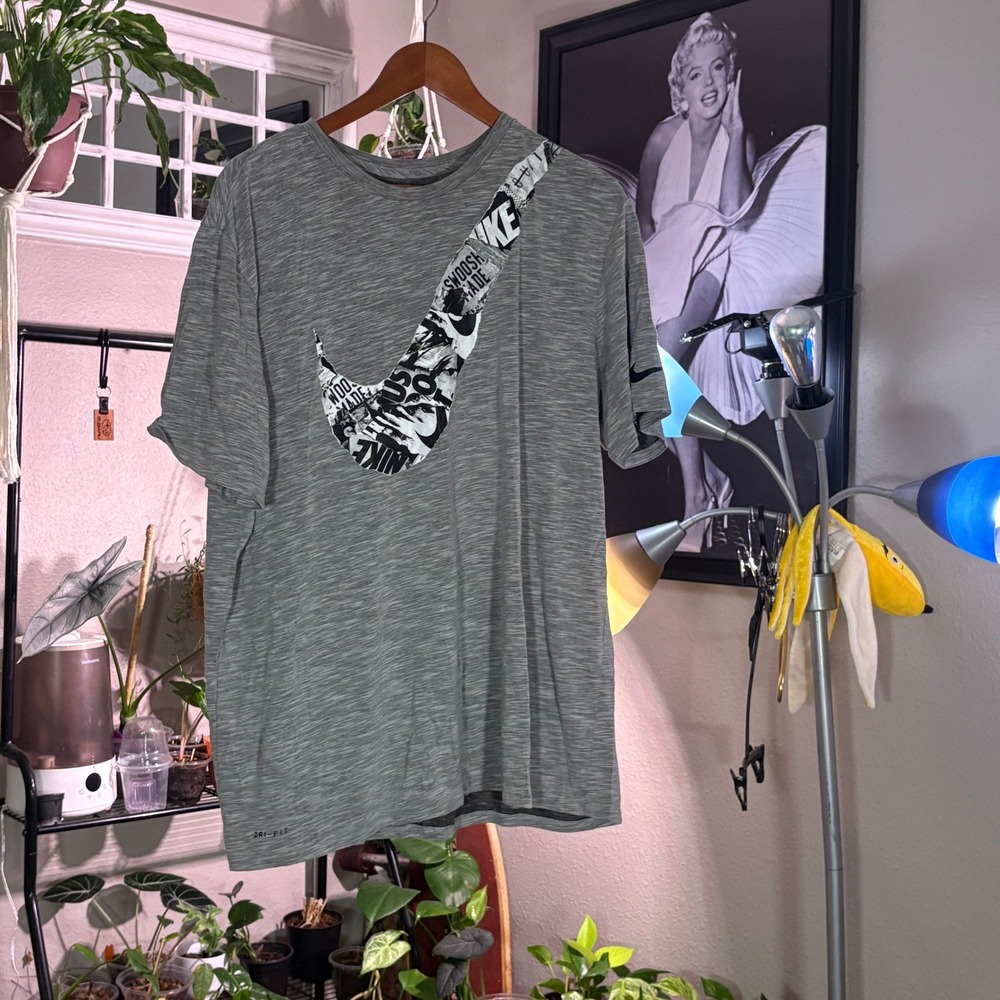 Nike Dri-FIT Gray T-Shirt with Bold Graphic Logo Men's Athletic Top